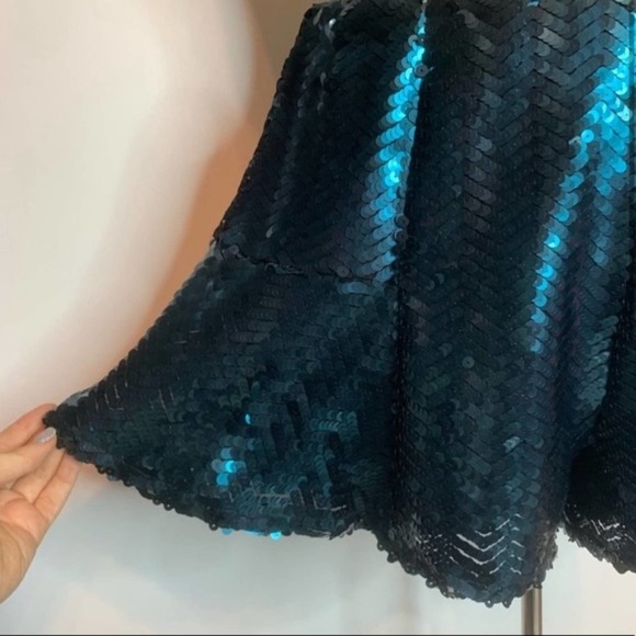 NWT lovers + friends flared leg sequin shorts - Picture 2 of 6